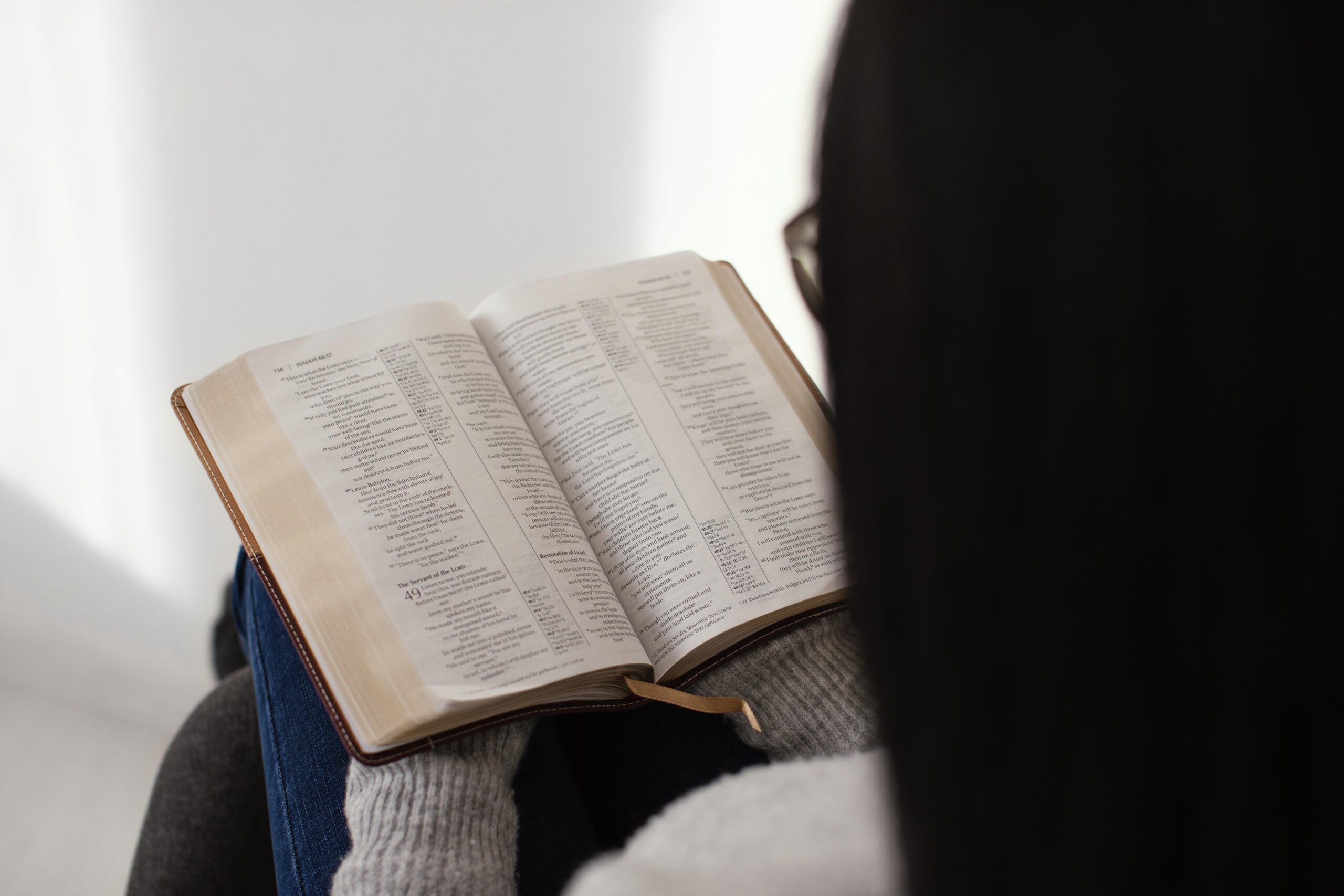 woman-reading-bible-indoors